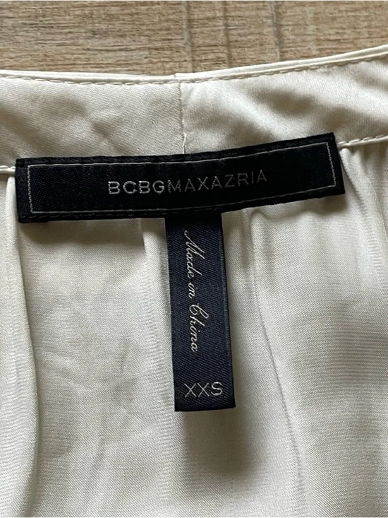 BCBG Max Azria Lourie V Neck Flutter Sleeve Feminine Tiered Summer Dress - Picture 8 of 13